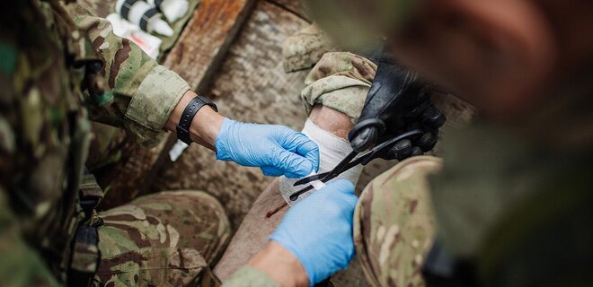 Міноборони: Смертність поранених військових на етапі евакуації зменшилась до 1,35% - Фото