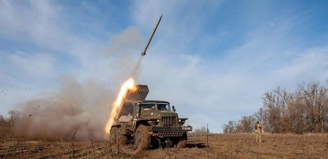 Бахмутський напрямок. Сирський показав, як залпами з 