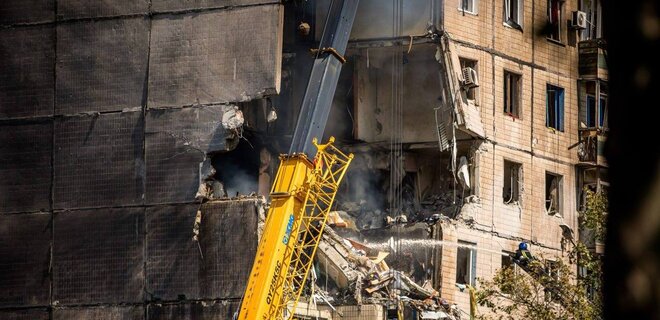 Зняв відео удару Іскандера по житловому будинку в Кривому Розі. 