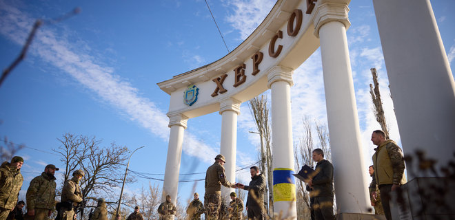 Росія вдарила по церкві та тролейбусу у Херсоні, потім по рятувальниках, є поранені – фото - Фото