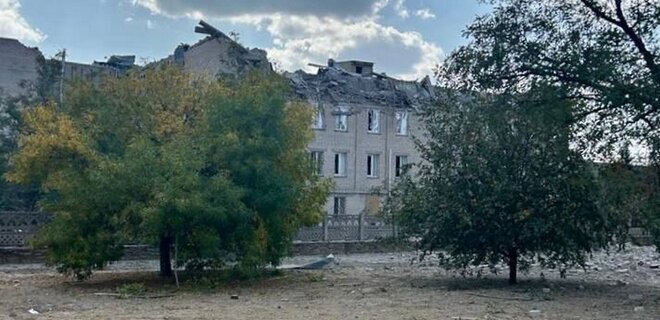 У Бериславі росіяни авіабомбами знищили лікарню – фото - Фото