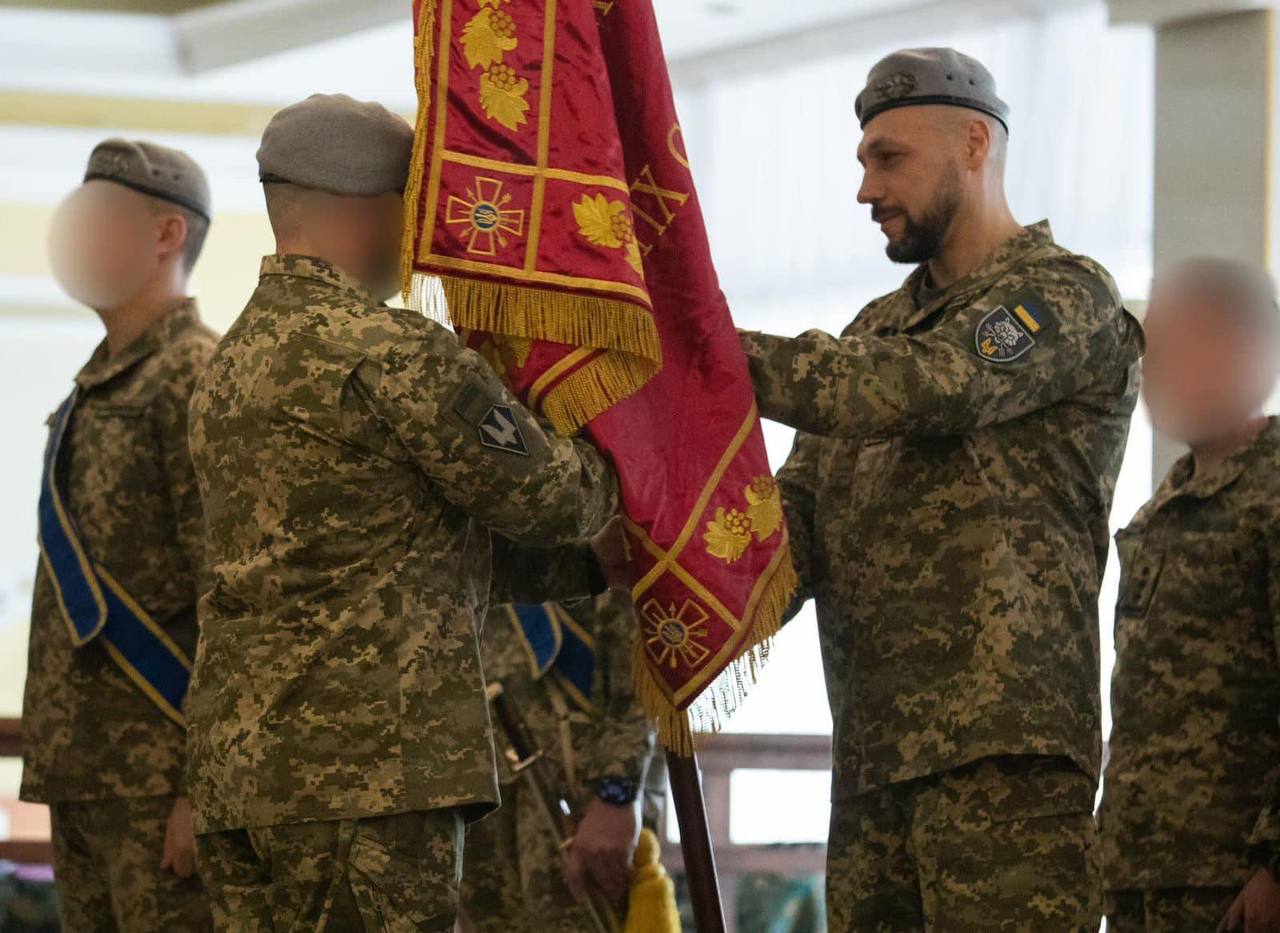 Умєров представив нового командувача ССО Лупанчука, передали із Залужним прапор – фото