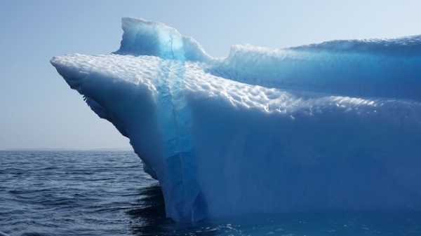 Гренландія втрачає так багато льоду, що стає вище