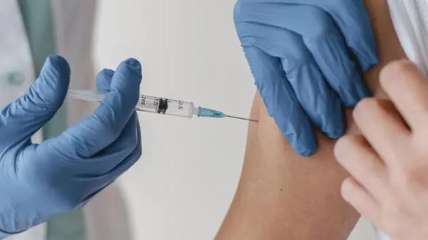 Індивідуальні вакцини від раку: мРНК-препарат проти меланоми перейшов до заключної стадії випробувань