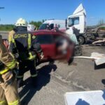 Смертельна ДТП за участі двох вантажівок та легковика під Києвом: є загиблі
