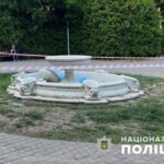 Частина непрацюючого фонтану впала на підлітків в Одесі: одна дитина загинула (фото)