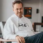 Розслідування смерті Метью Перрі – кілька людей звинуватили у справі про смерть зірки Друзів