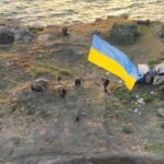 ГУР встановило прапор України на тимчасово окупованій Кінбурнській косі (відео)