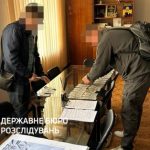 Вимагали 30 тисяч доларів хабаря: на Дніпропетровщині судитимуть очільника та секретаря міської громади