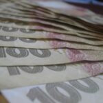 Пенсійна реформа-2025: в Мінсоцполітики розповіли, скільки вираховуватимуть із зарплати