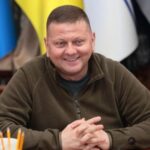 Руки справу пам’ятають: Залужний показав, як влучно стріляє з пістолета