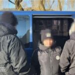 «Зливала» ворогу позиції ЗСУ на Донеччині через племінника-дезертира: правоохоронці затримали інформаторку…