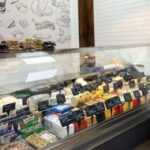 Ніяких бутербродів на сніданок: супермаркети змінили ціни на варену ковбасу та сир