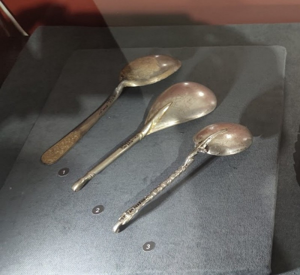 Ложки, якими користувалася козацька старшина. Фото Ігоря Осипчука, "ФАКТИ"