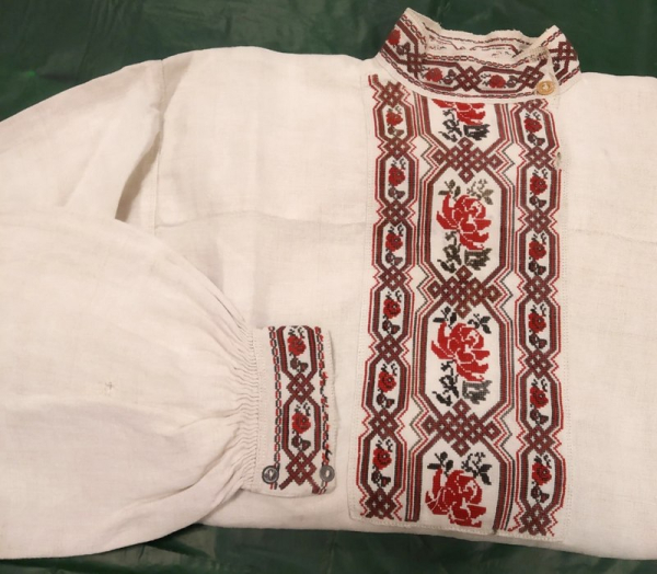 Чоловіча сорочка "лоцманка" традиційна. Фото надано Аллою Гайшинською