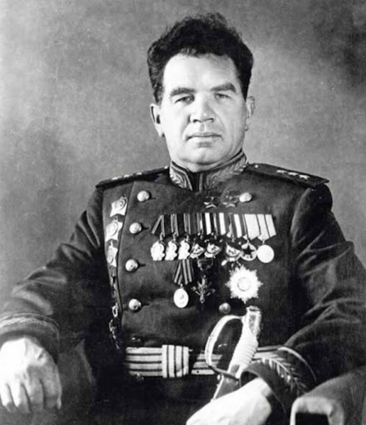 Командувач 8-ї гвардійської армії генерал-полковник В. І. Чуйков на прізвисько «генерал Штурм». Фото з Вікіпедії