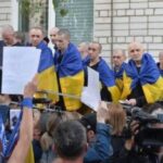 З вірою й надією: репортаж з місця обміну полоненими