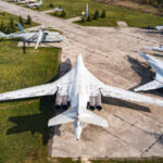 Окупанти сховали Ту-160 біля Америки: туди фура з дронами не доїде