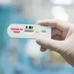 Ріжучий біль у горлі – новий симптом при штамі COVID-19 Nimbus