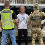 На Харківщині чоловік намагався продати автомат і гранати за 25…