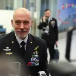 Голова військового комітету НАТО: Говорити про розміщення миротворців в Україні…