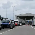 Уряд дозволив чоловікам 18-22 років виїжджати з України під час…