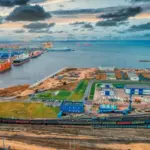 Дрони СБУ та ССО уразили газопереробний комплекс в Усть-Лузі у…
