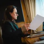 Уряд частково дозволив жінкам-депутаткам місцевих рад виїжджати за кордон