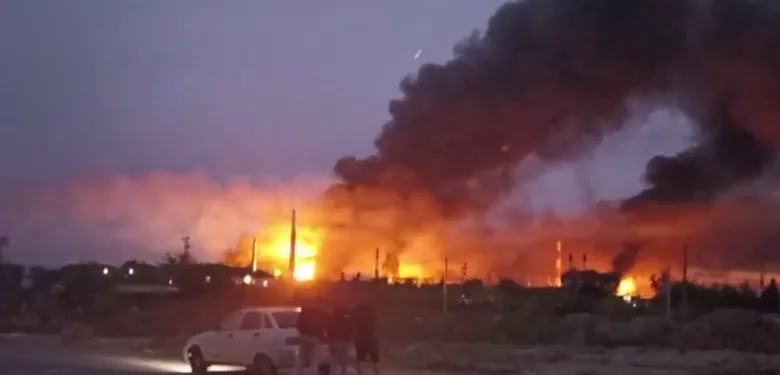 Безпілотники атакували Краснодарський край і Самару. На місцевих НПЗ вогонь &ndash; відео