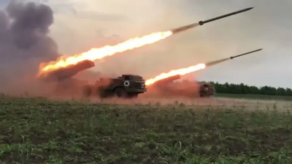 Окупанти обстріляли Лобанівку з РСЗВ: житлові будинки охоплені вогнем - MVA