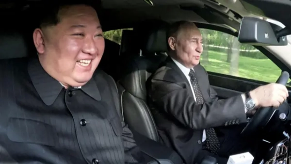 Кім Чен Ин та Путін посміхаються в авто, обидва без ременів безпеки