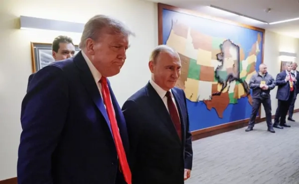 Перший раунд переговорів між президентом Росії Володимиром Путіним та президентом США Дональдом Трампом у штаті Аляска, штат Анкоридж, США, завершився 15 серпня 2025 року.