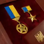 Президент присвоїв звання Героя України двом військовим посмертно — Зеленський відзначив Максима Кривцова та Володимира Ковальського — новини
