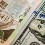 Для стабільності гривні потрібні десятки мільярдів доларів, але не тільки: яким будуть курси долара та євро до кінця року