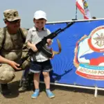 росія перетворює школи на ТОТ України у військові полігони –…