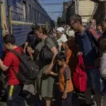 Понад 200 тисяч людей потребують евакуації з двох областей України