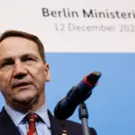 Сікорський запросив Мадяра до Польщі на тлі санкцій Угорщини