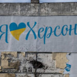 Через ризик для життя автівки їздять по дорогах міста на швидкості під сто кілометрів: як живуть мешканці Херсону