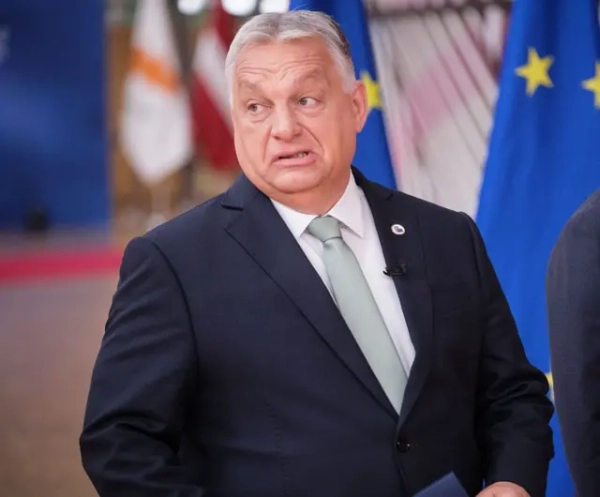 Віктор Орбан спілкується з журналістами перед початком саміту лідерів ЄС у будівлі &quot;Європа&quot;, штаб-квартирі Ради ЄС