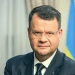 РОЖЕВІ ОКУЛЯРИ ДЕМОКРАТІЇ
