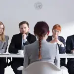 Офлайн співбесіди повертаються — ШІ підштовхнув Gвеликі компанії змінити підхід до найму — новини технологій