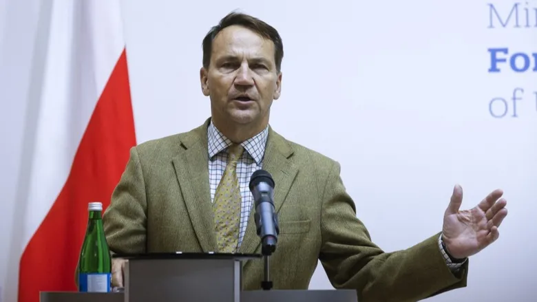 У Польщі заявили, що Захід має подумати над збиттям російських цілей над Україною