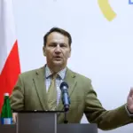 Сікорський жартома прокоментував російські версії щодо “шахідів” у Польщі