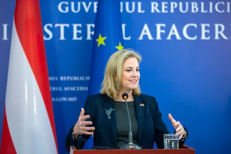 Глава МЗС Австрії заявила, що Китай має підштовхнути Путіна до мирних переговорів
