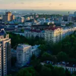 У Києві чути вибухи. У місті працює протиповітряна оборона.