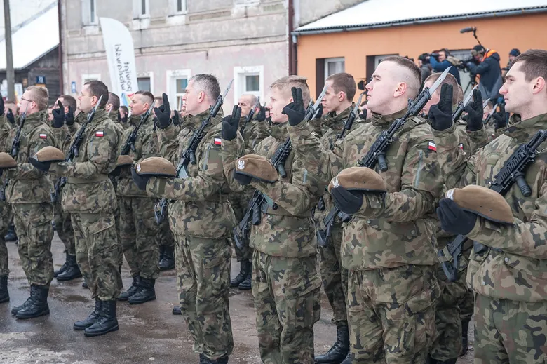 У Польщі оголосили пришвидшений виклик військових тероборони