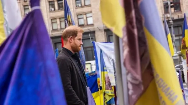 Принц Гаррі відвідав Народний меморіал на Майдані Незалежності в Києві