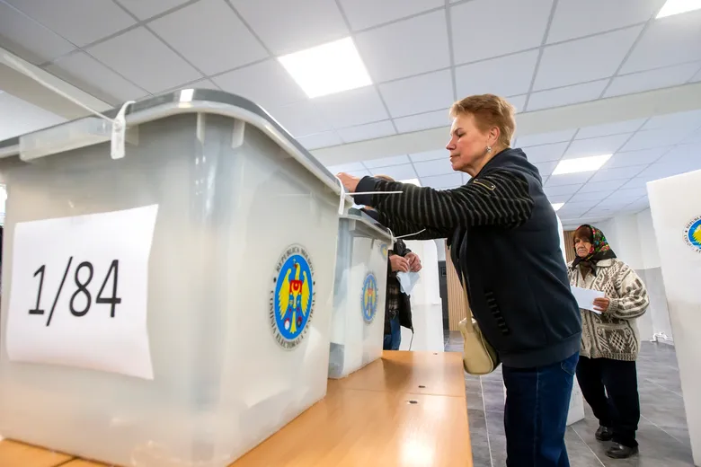 Явка на виборах у Молдові досягла 35%. Поліція повідомила про підвіз виборців з РФ в Мінськ