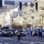 У Києві вперше перекрили рух на Хрещатику хвилиною мовчання (фото,…