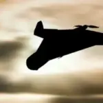 Уламки ворожого БПЛА впали в кількох районах Києва, пошкодивши тролейбусну…
